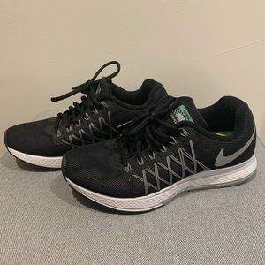 Nike Women’s Air Zoom Pegasus 32- NEW size 5.5
